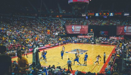 电竞投注平台-当足球双星空降NBA？巴黎、鹈鹕与掘金的平行宇宙魔幻剧